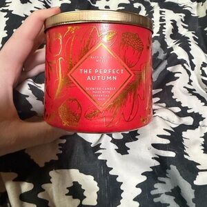 Bath & Body Works The Perfect Autumn Candle - Vibrant Red
